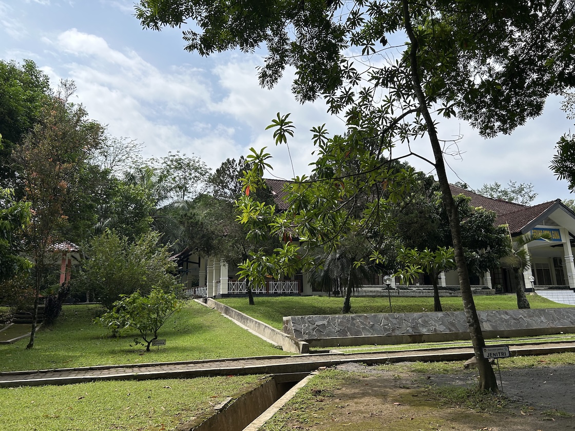 Samping Gedung Serba Guna (GSG)